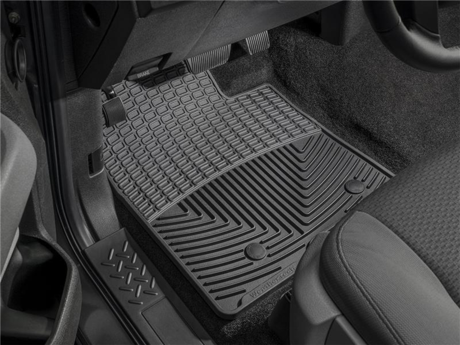 Picture of WeatherTech 05-07 Nissan Pathfinder Front and Rear Rubber Mats - Black
