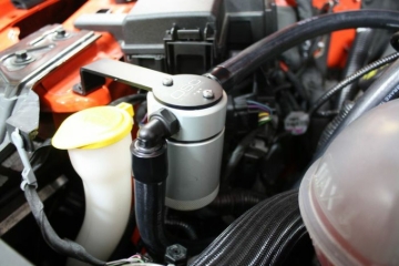 Picture of J&L 15-23 Ford Mustang GT/15-20 Ford Mustang GT350 Passenger Side Oil Separator 3.0 - Clear Anodized