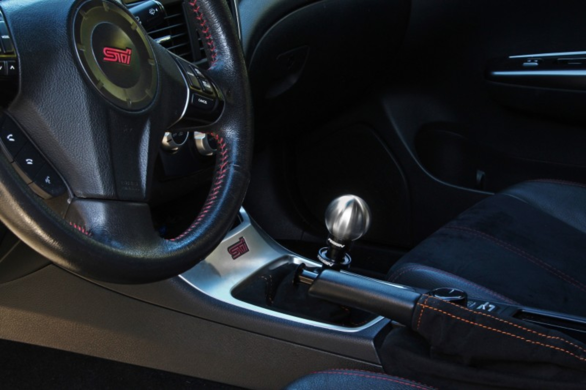 Picture of PERRIN 04-21 Subaru STI 6spd (Manual) SS Shift Knob - Ball Style
