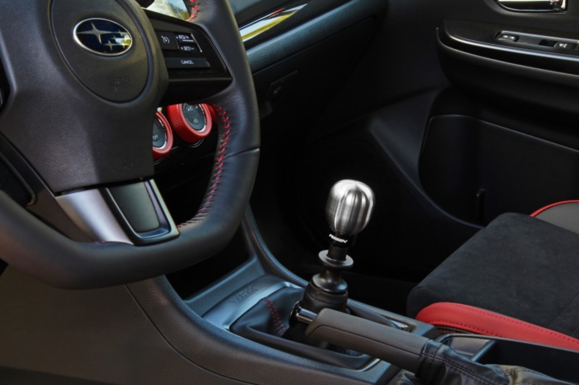 Picture of PERRIN 22-26 Subaru WRX / 18-23 Crosstrek / 13-17 Legacy (Manual) SS Shift Knob - Barrel Style