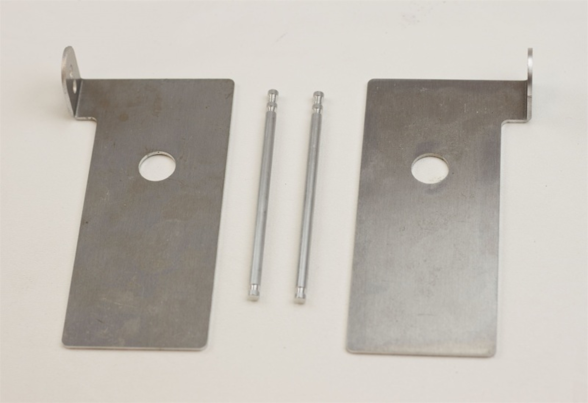 Picture of MaxTrac 14-18 GM C/K1500 2WD/4WD Front & Rear Magneride Sensor Rod & Plate Kit