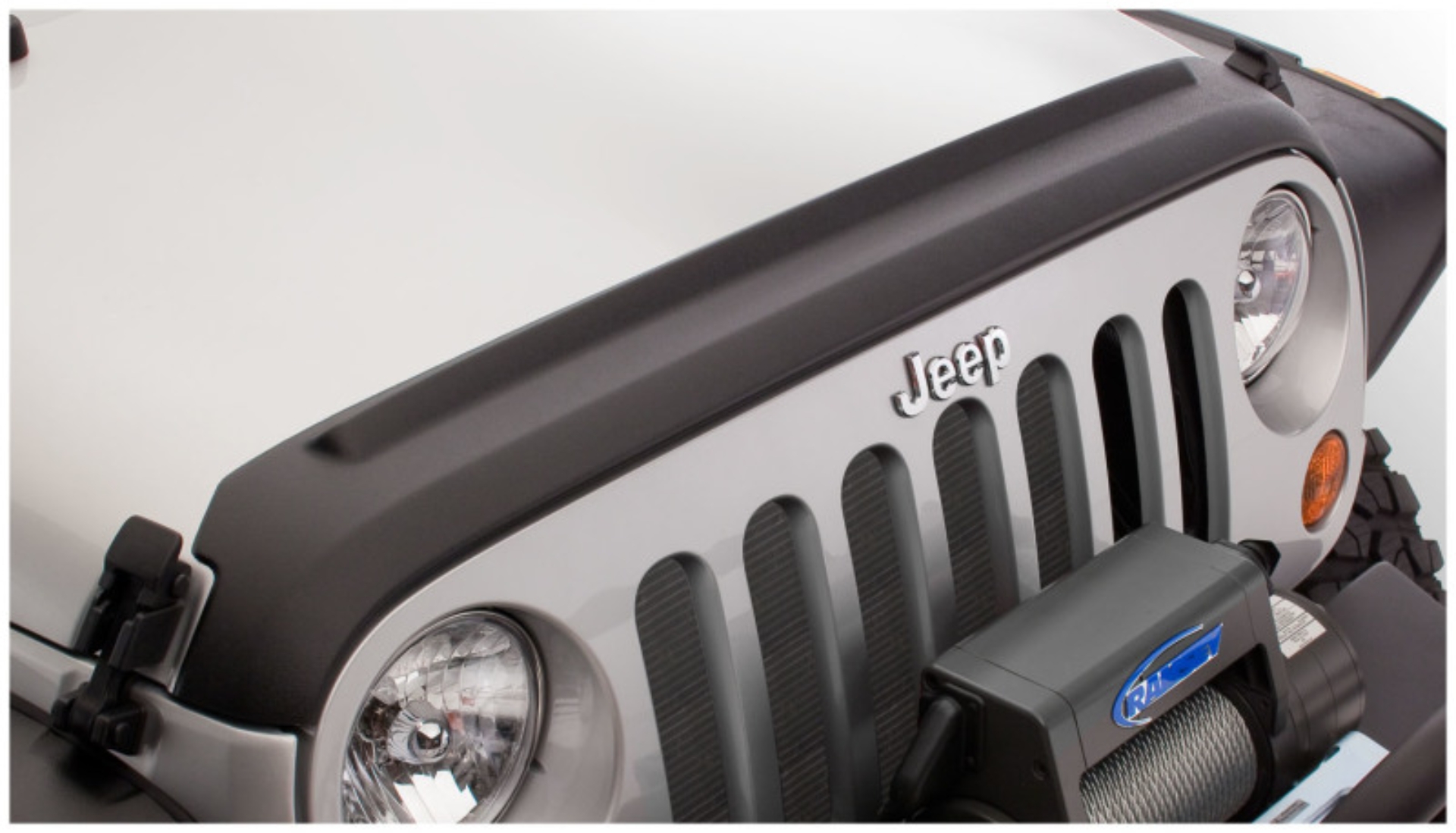 Picture of Bushwacker 07-18 Jeep Wrangler (JK) / (JK) Unlimited Trail Armor Hood Guard - Black