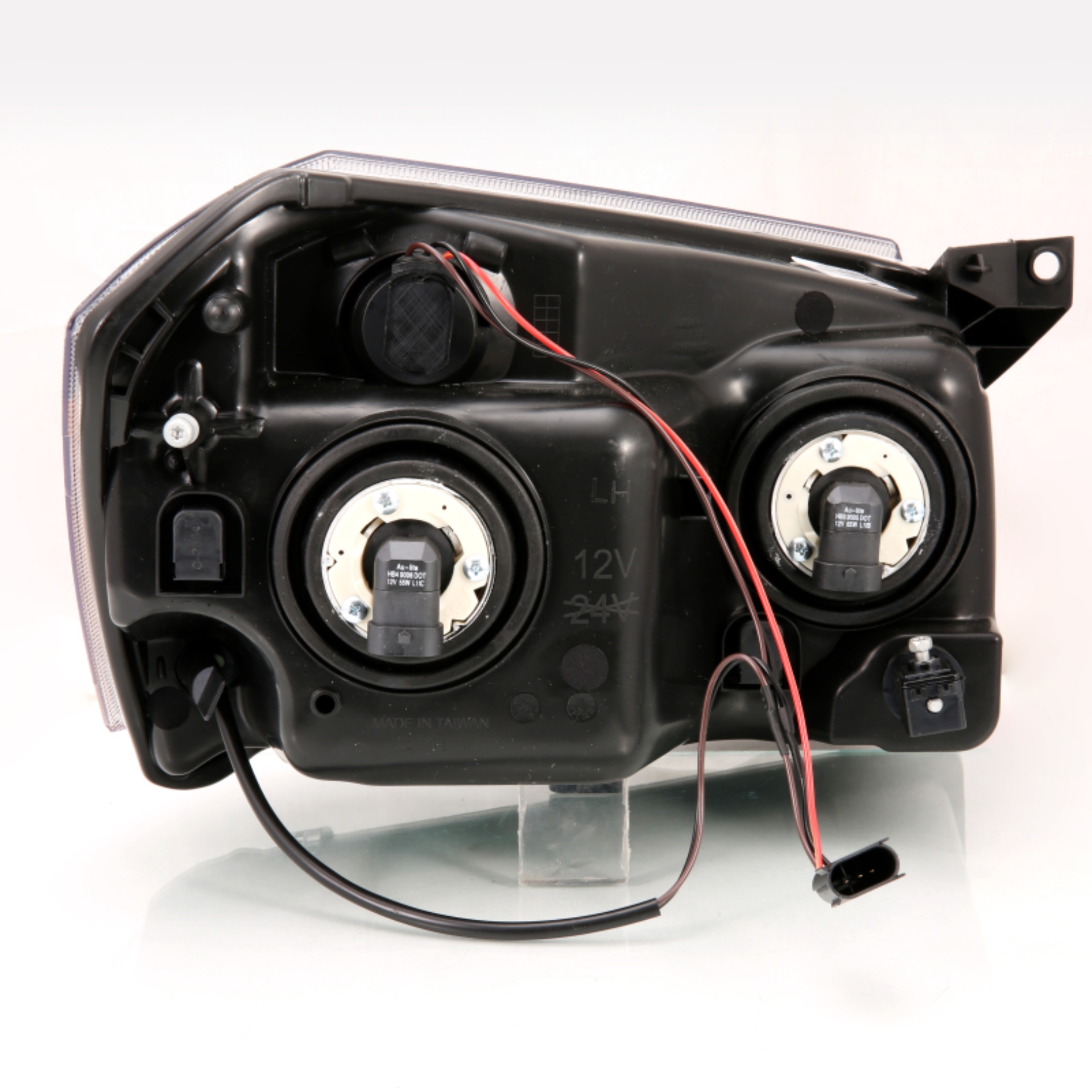 Picture of ANZO 2005-2007 Dodge Magnum Crystal Headlight  Black Amber