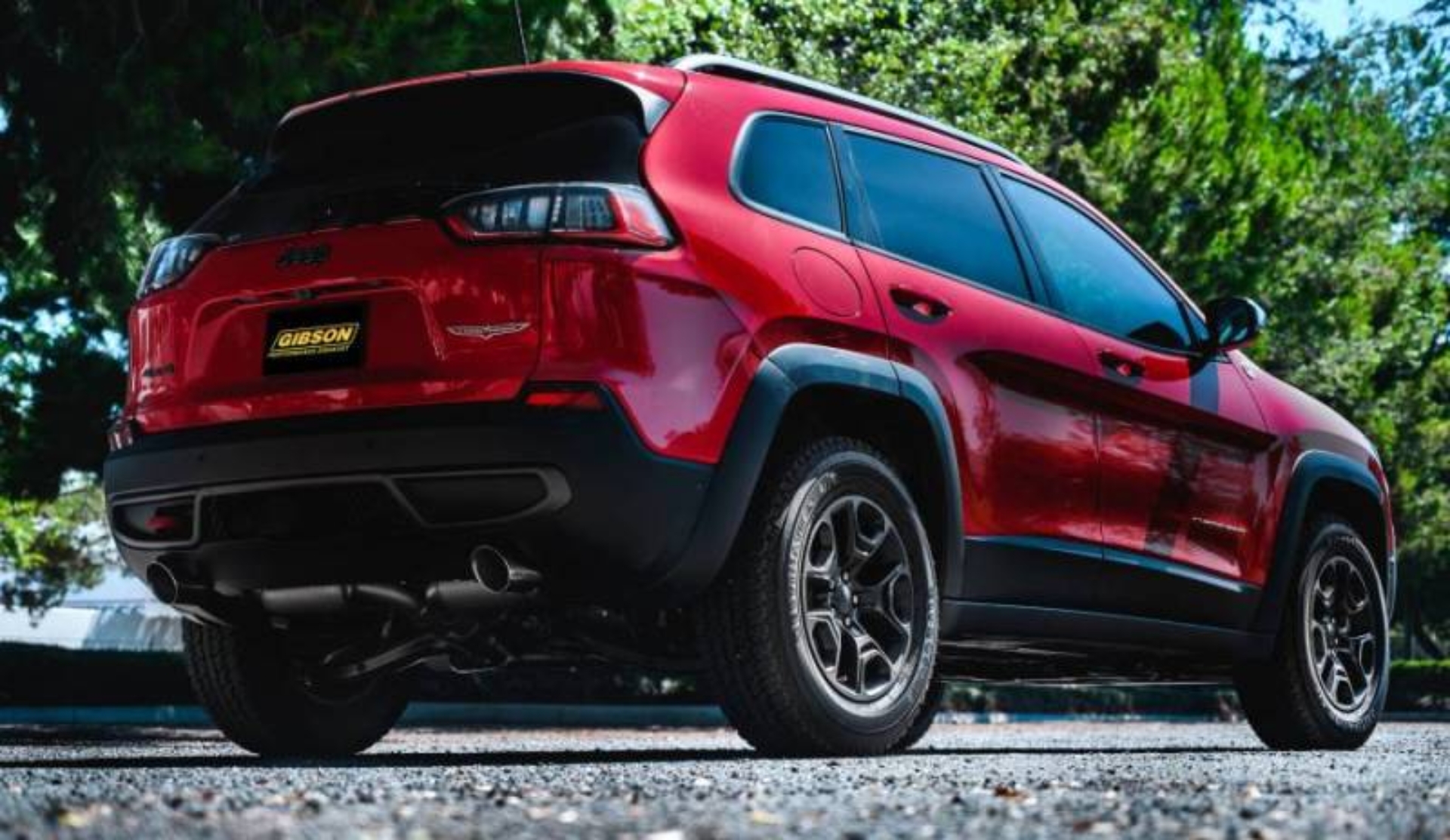 Picture of Gibson 14-20 Jeep Cherokee 3.2L 2.5in/2.25in Cat-Back Dual Split Exhaust - Stainless