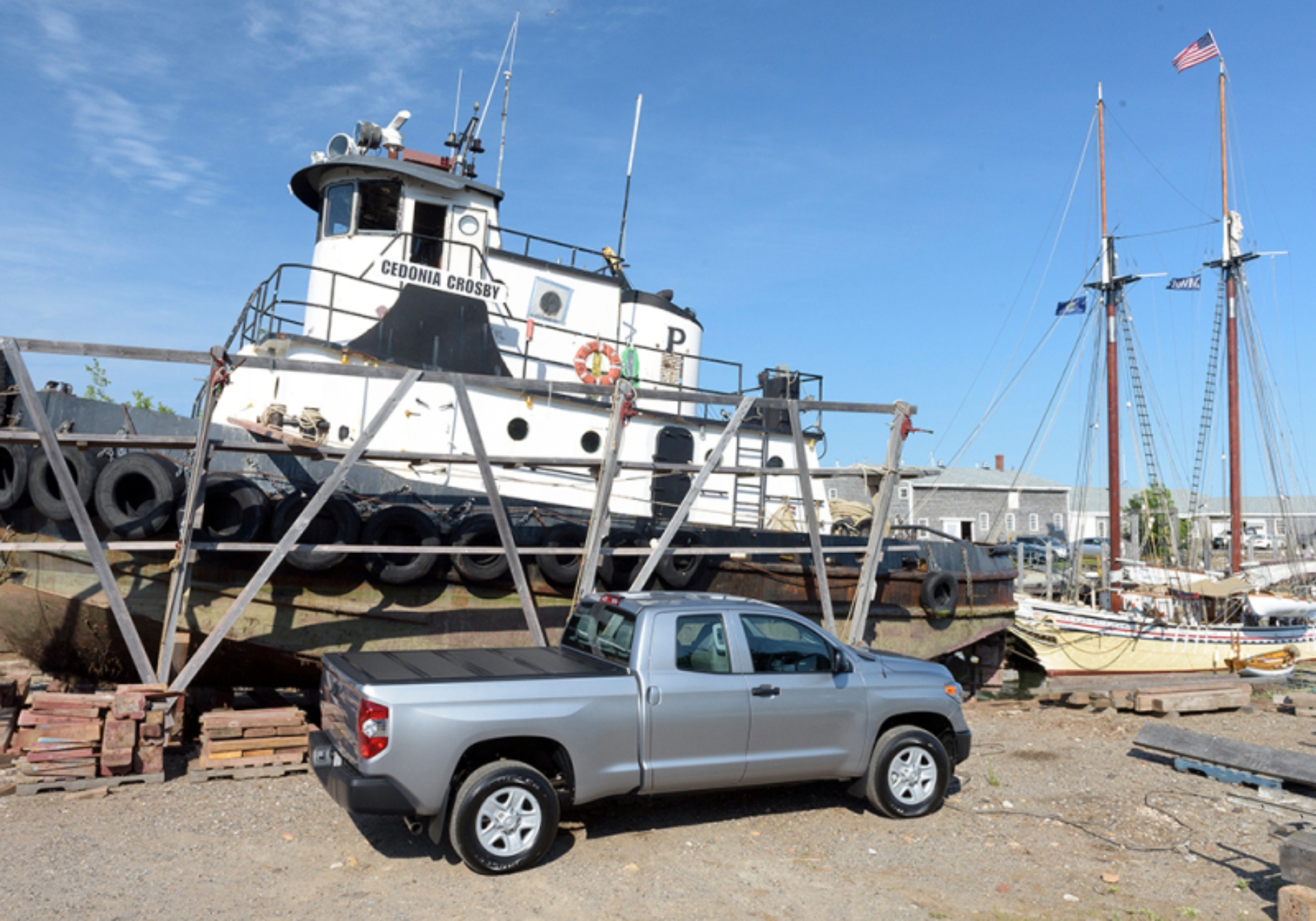Picture of BAK 07-20 Toyota Tundra (w/ OE Track System) 8ft Bed BAKFlip G2
