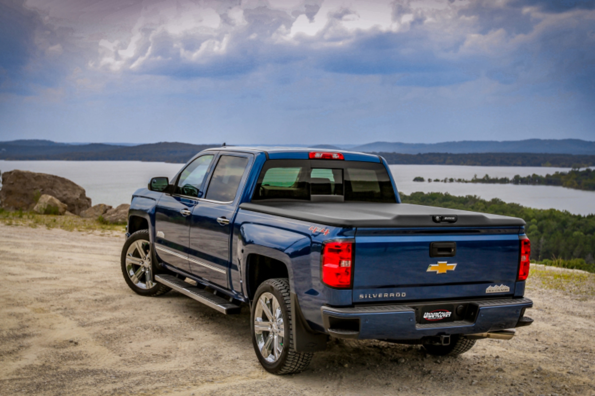 Picture of UnderCover 19-20 Chevy Silverado 1500 6.5ft Elite Bed Cover - Black Textured