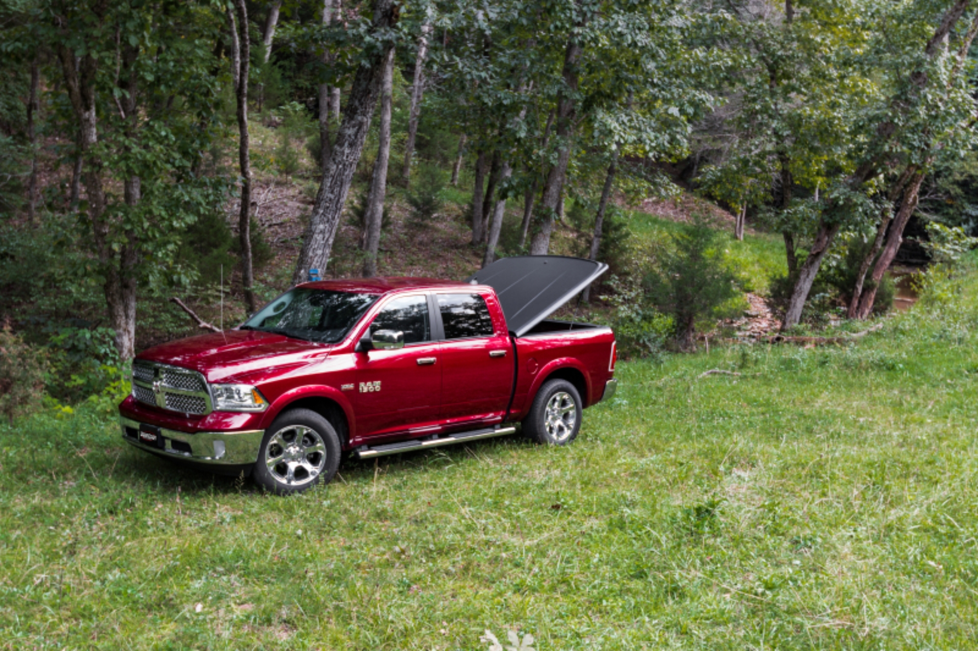 Picture of UnderCover 19-20 Ram 1500 6.4ft SE Bed Cover - Black Textured