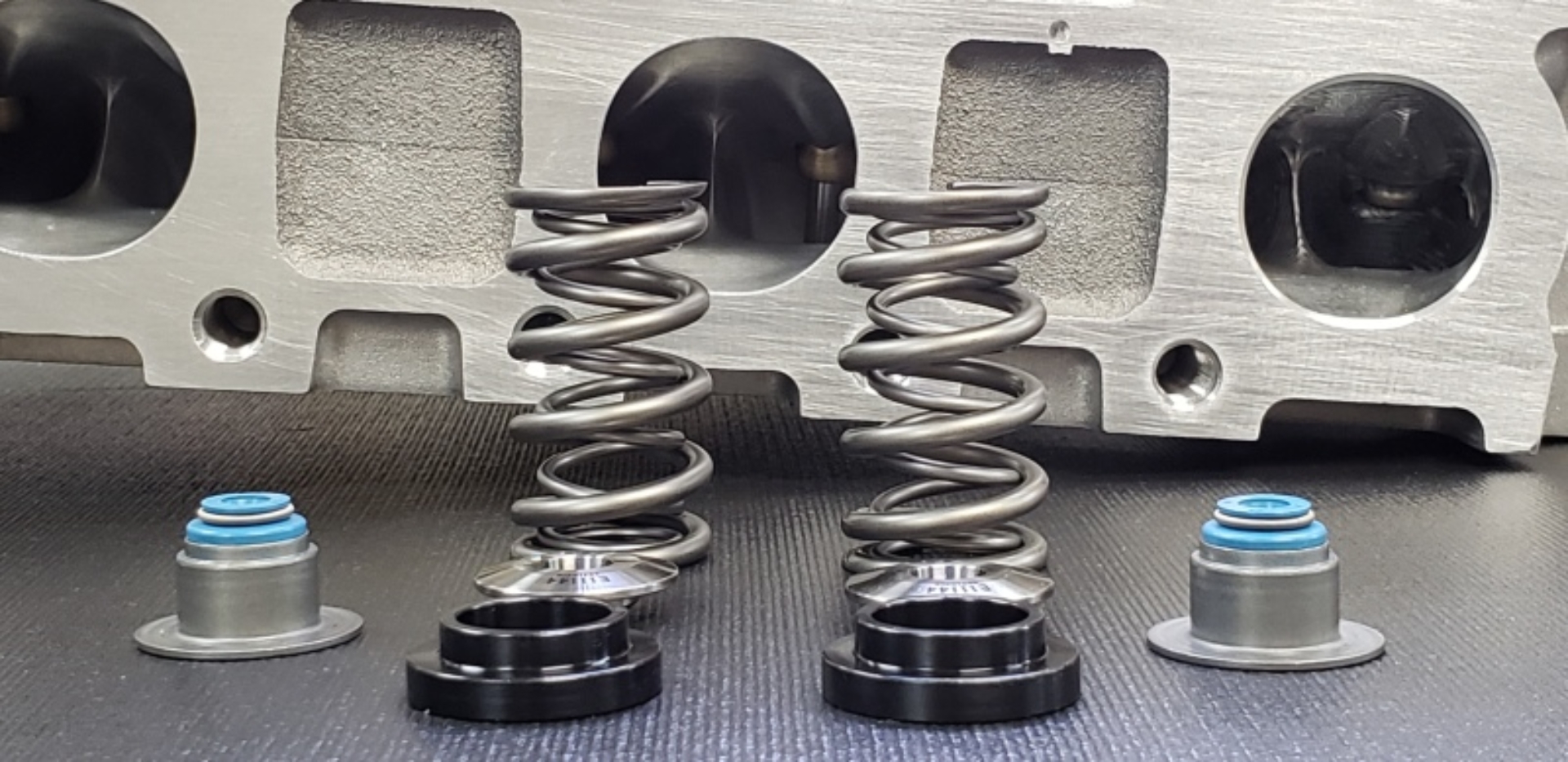 Picture of Ferrea Ford Voodoo 5.2L Pac Enhanced Dual Spring Kit