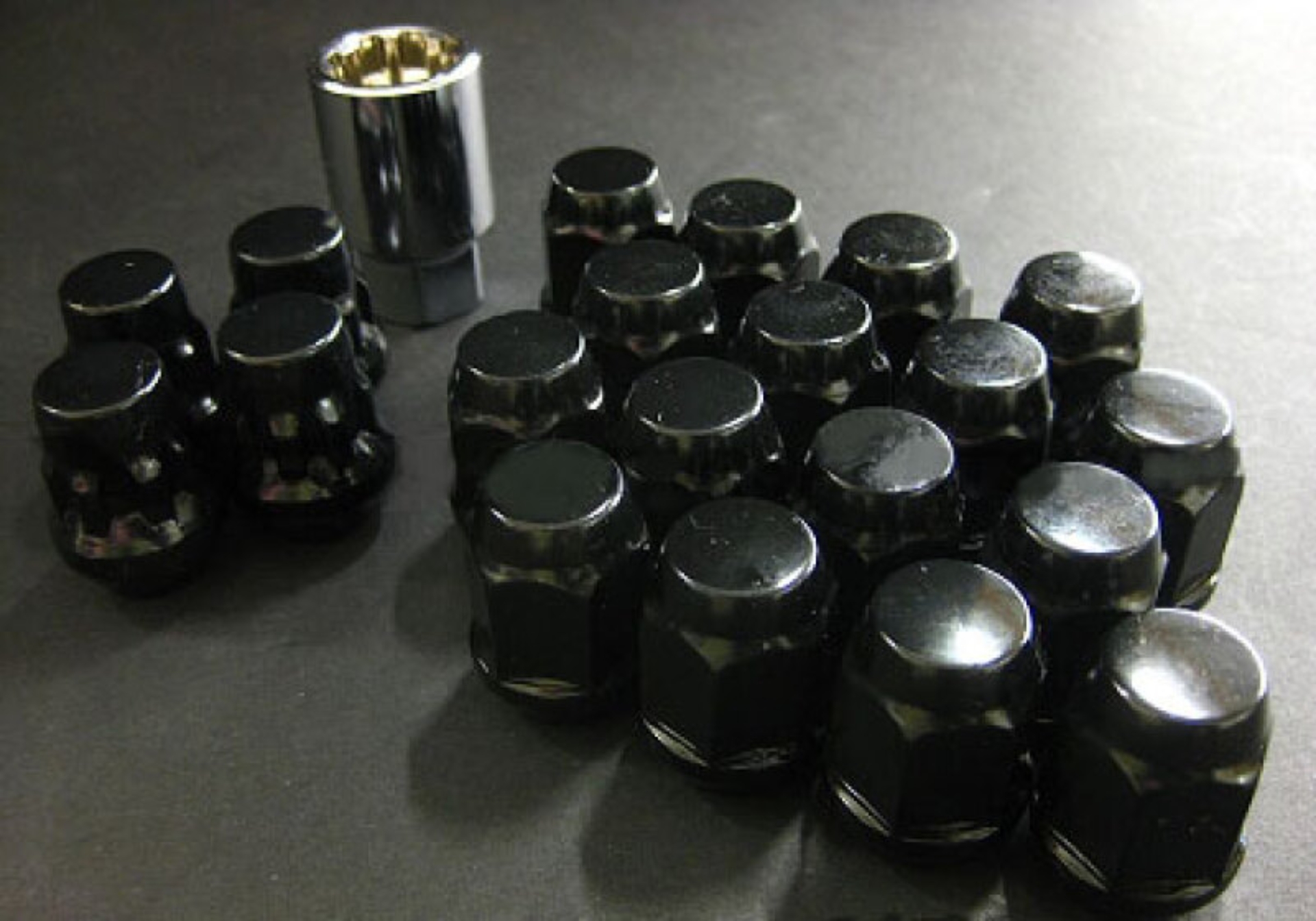 Picture of Project Kics 16 LUGS + 4 LOCKS Black Bullock And Nut Set - 12X1.25