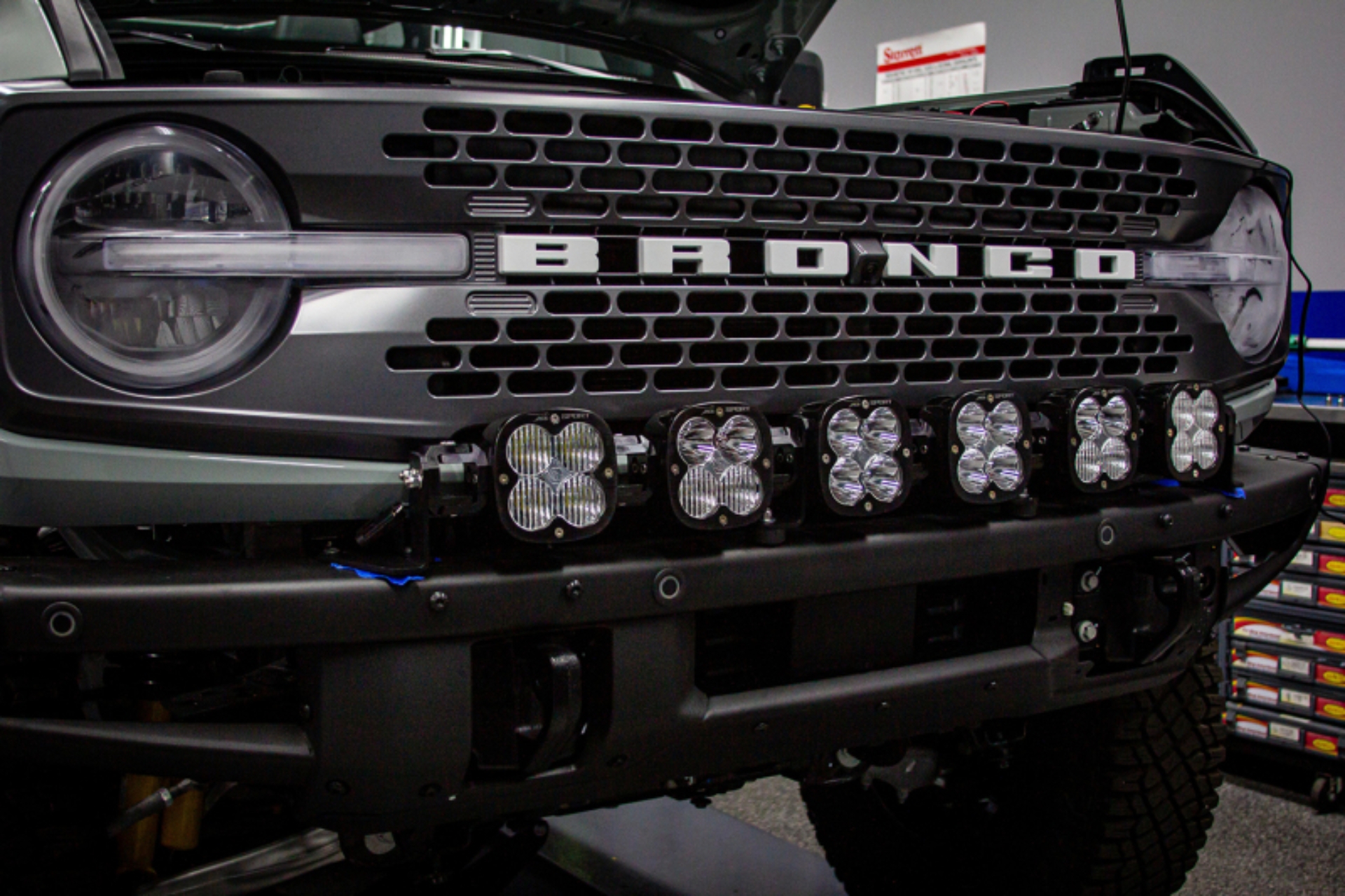 Picture of Baja Designs 2021+ Ford Bronco 6 XL Linkable Light Bar Kit Plastic Bumper Mount