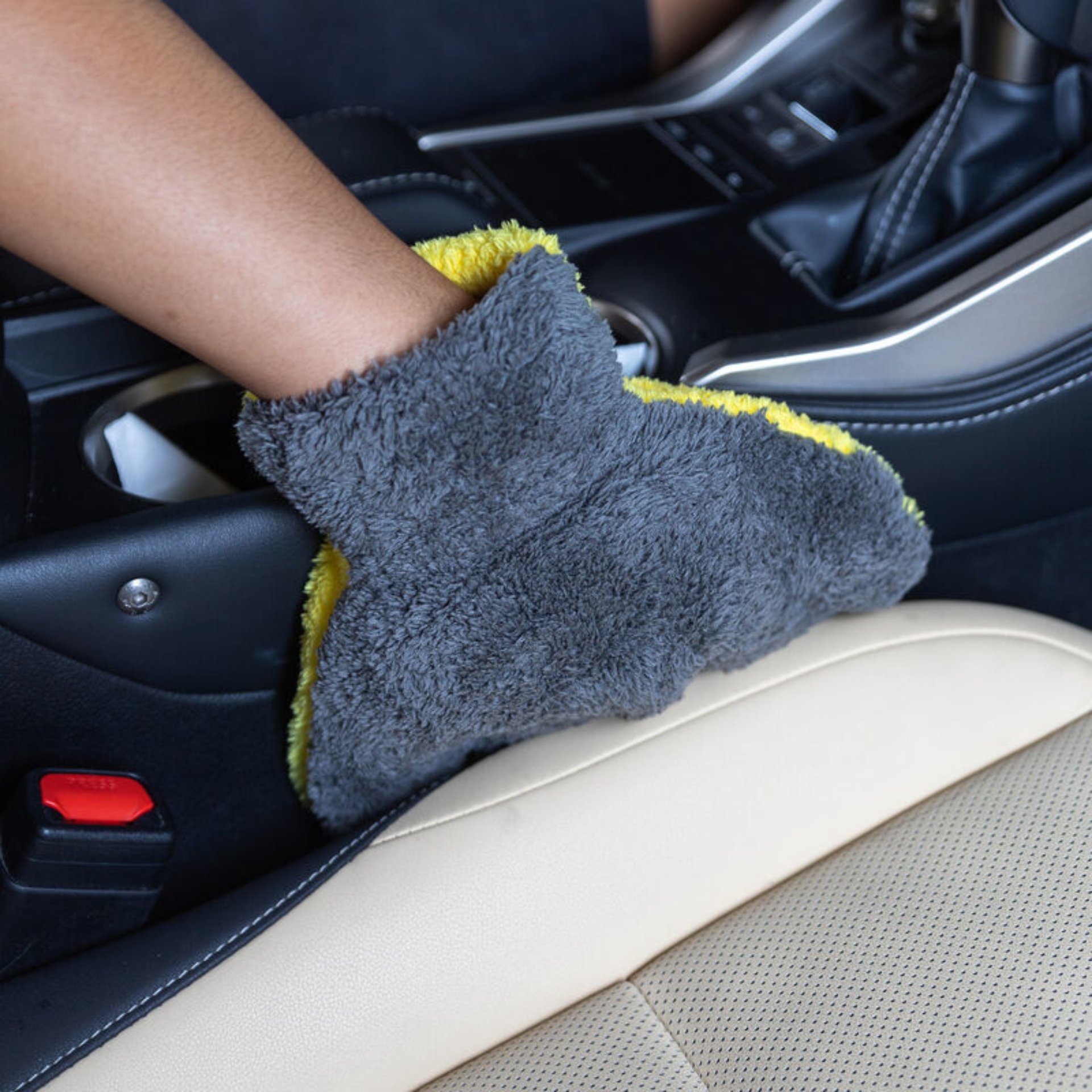 Picture of Chemical Guys The Stranger Helpful Handy Mitt
