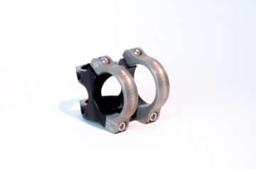 Picture of Renthal Apex 35 Handlebar Clamp 33 mm.