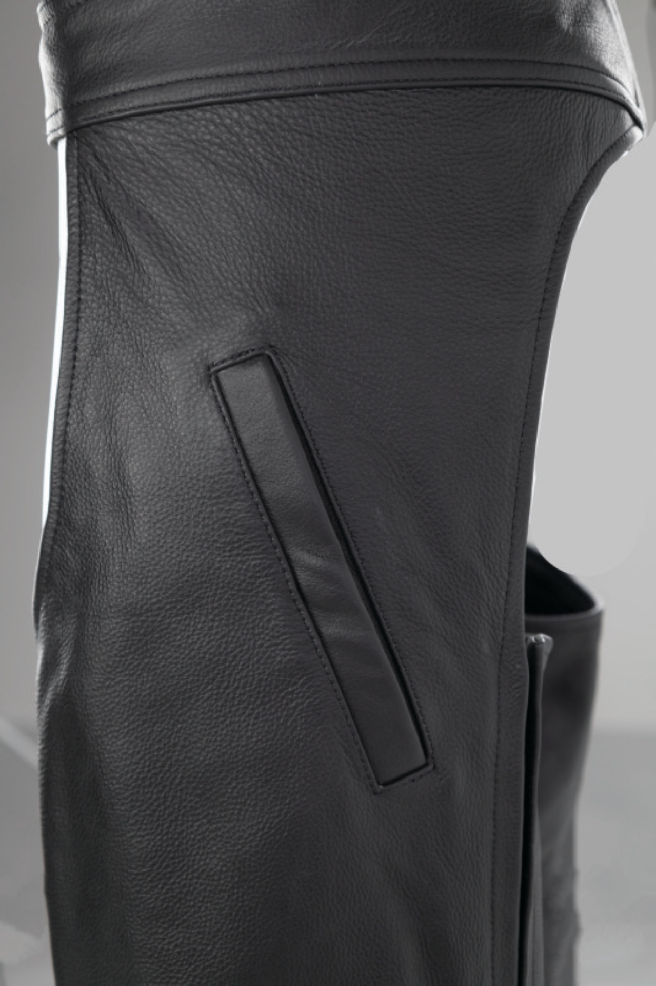 Picture of Kuryakyn Leather By River Road Plains Leather Chaps Black - Large