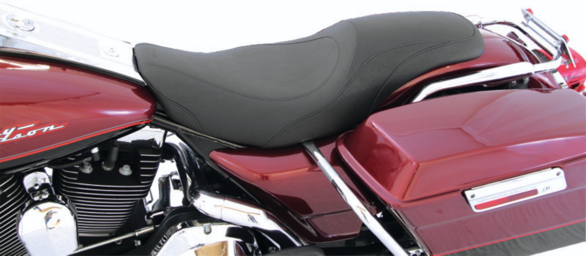 Picture of Mustang 97-07 Harley Rd King, 06-07 Street Glide, 00-05 Eagle Std Touring Solo Seat-Black