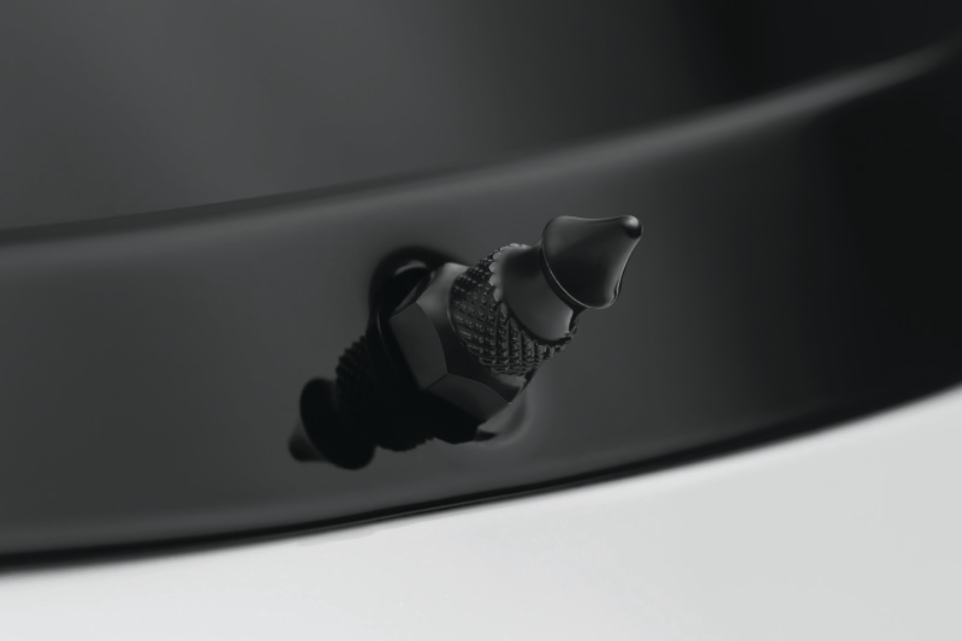 Picture of Kuryakyn Windshield Mount Spikes 1/4-20X5/8in 96-13 FLH Touring Black