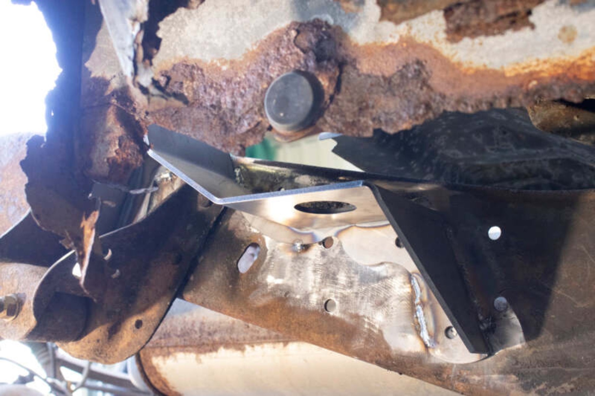 Picture of Rust Buster 1988-1998 Chevrolet & GMC C/K 1500 & 2500 Bed and Cab Mount Brackets - Left