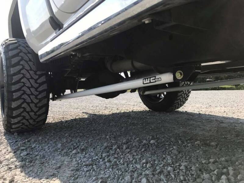 Picture of Wehrli 11-19 Chevy & GMC Duramax ECLB/CCLB 68in. Traction Bar Kit - Gloss White