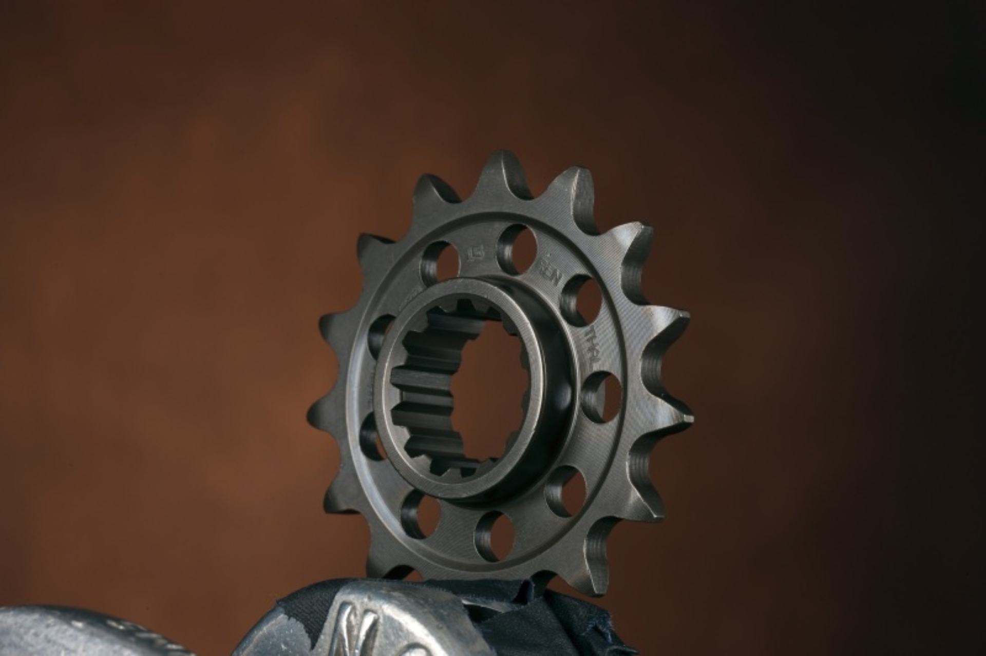 Picture of Renthal 21+ Royal Enfield 350 Hunter/Meteor/Classic Reborn/Bullet Front Sprocket - 520-15P Teeth