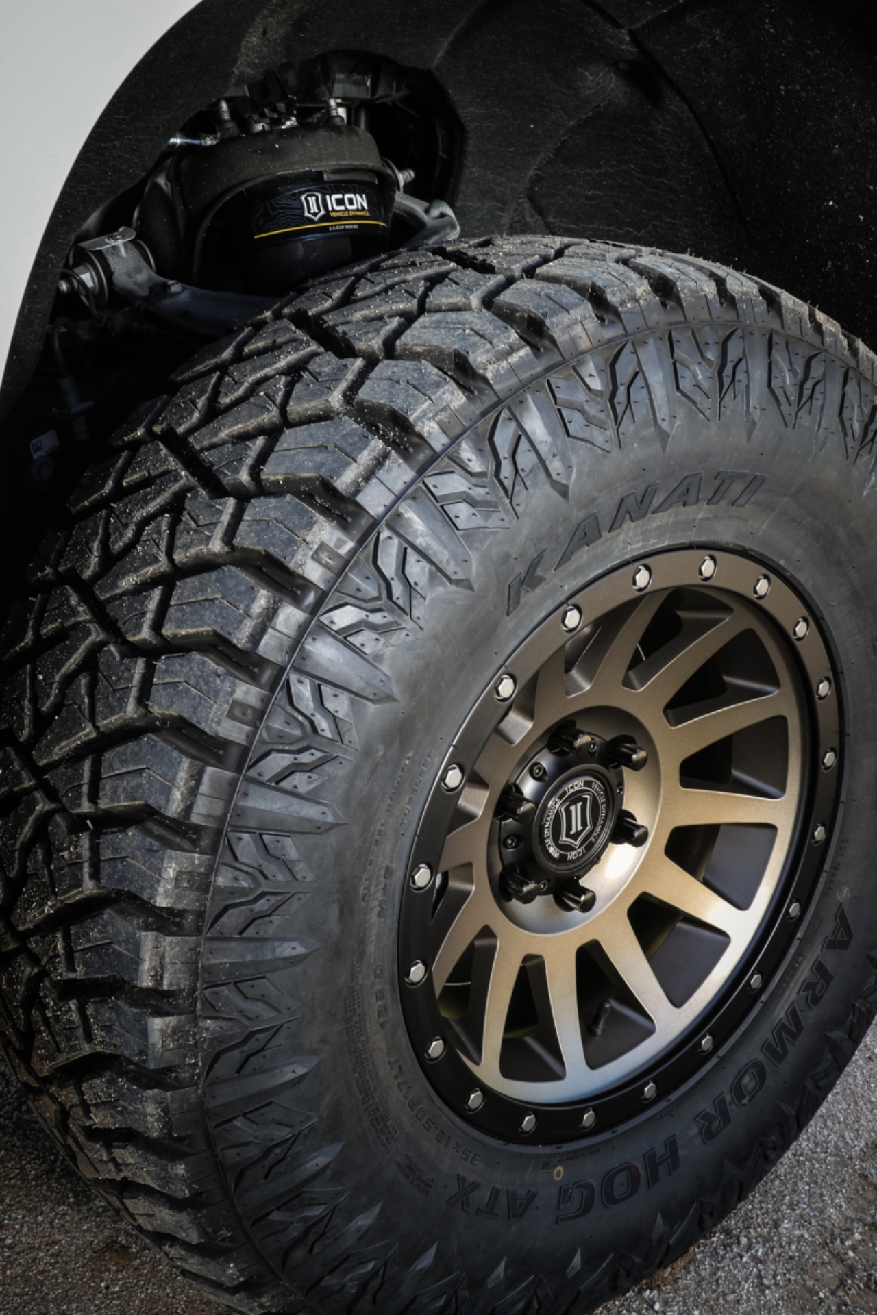 Picture of ICON 19-23 GM 1500 2.38-3.75in Stage 2 EXP Suspension System w/ Billet UCA