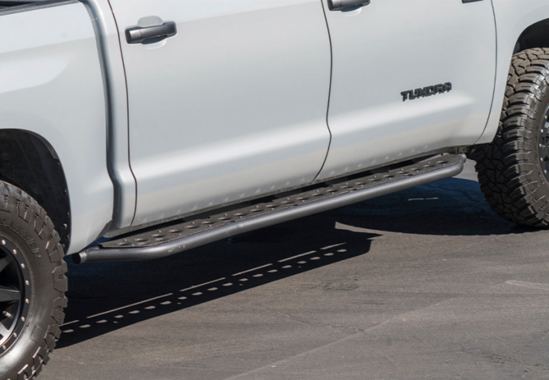 Picture of Cali Raised 14-21 Toyota Tundra Step Ed Rock Sliders - No Kick Out/PwdrCoat Plate/BedLiner