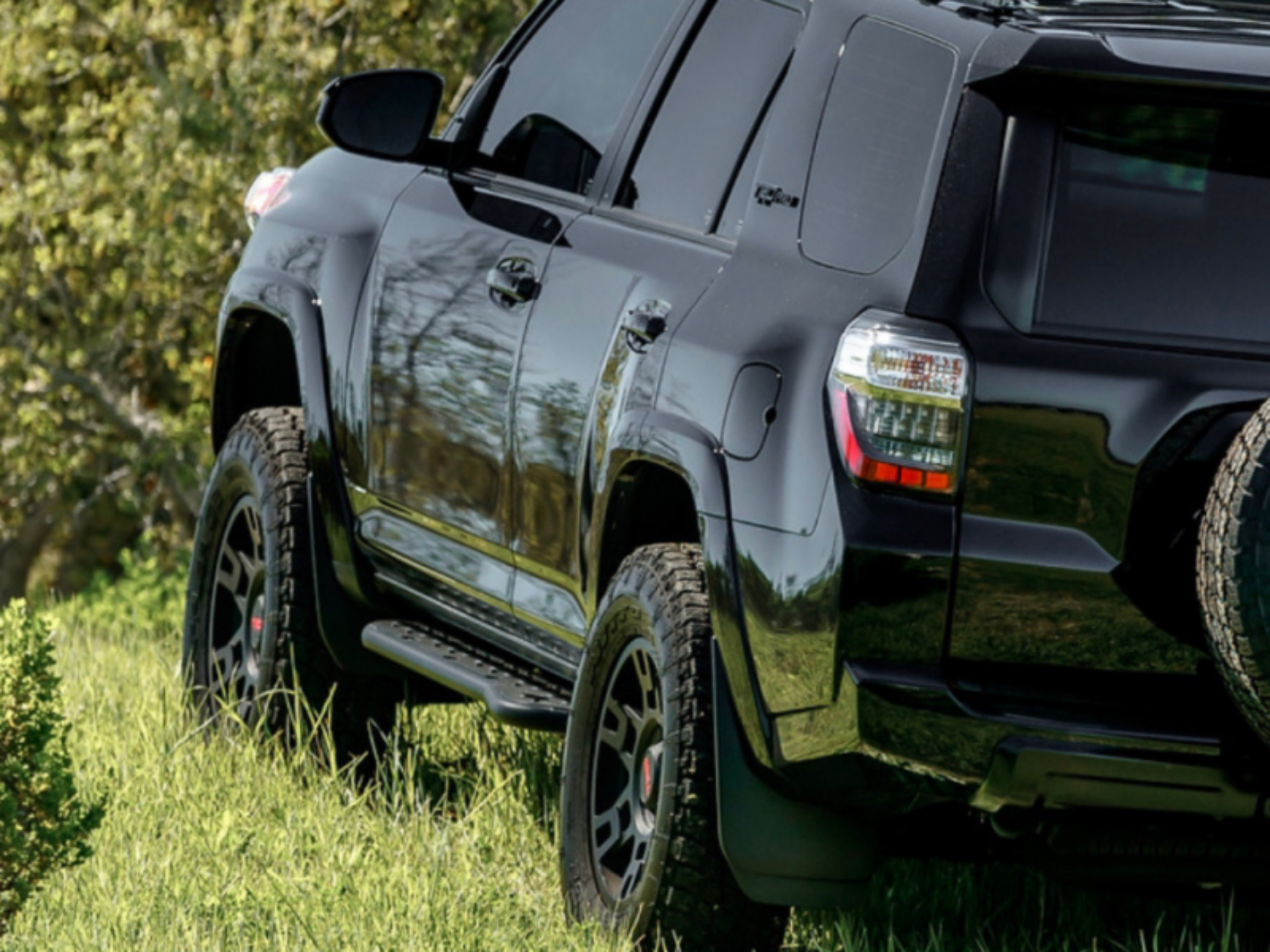 Picture of Cali Raised 10-24 Toyota 4Runner Step Ed Bolt On Rock Sliders - Kick Out/PwdrCoat Plate/BedLiner