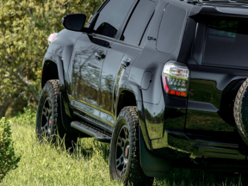 Picture of Cali Raised 10-24 Toyota 4Runner Step Ed Bolt On Rock Sliders - Kick Out/PwdrCoat Plate/BedLiner