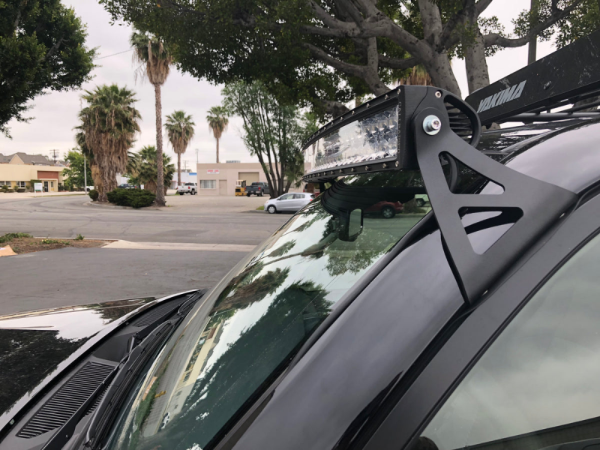 Picture of Cali Raised 2003-2024 Toyota 4Runner 52 Curved Led Light Bar Roof Brackets Kit - Brackets W/ 5D Opt