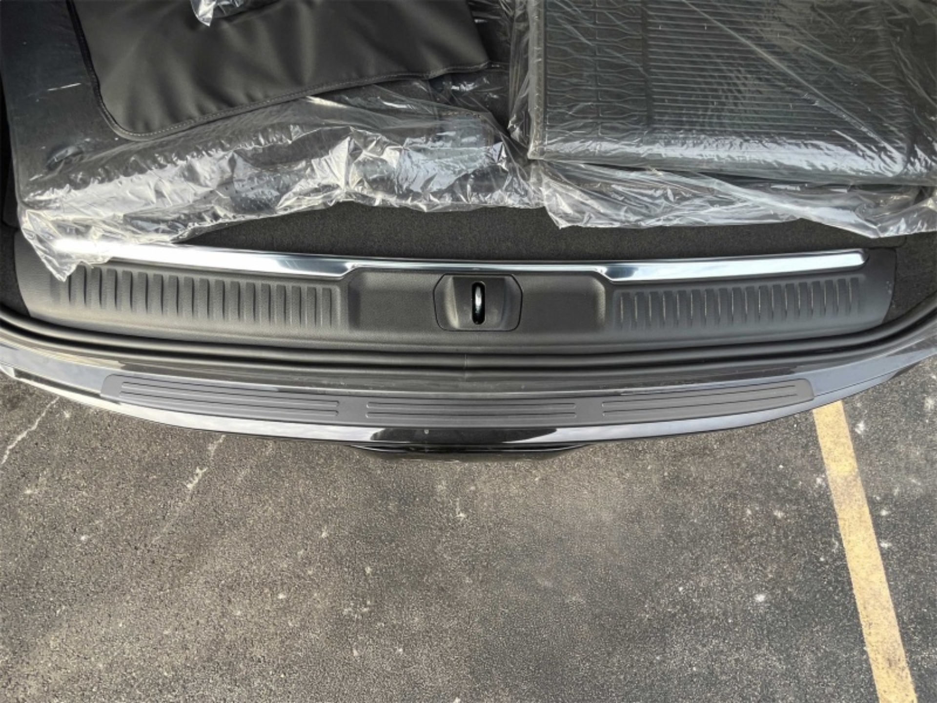Picture of WeatherTech 22-24 Jeep Wagoneer/Grand Wagoneer (Incl 23-24 L) BumperTopper - Black