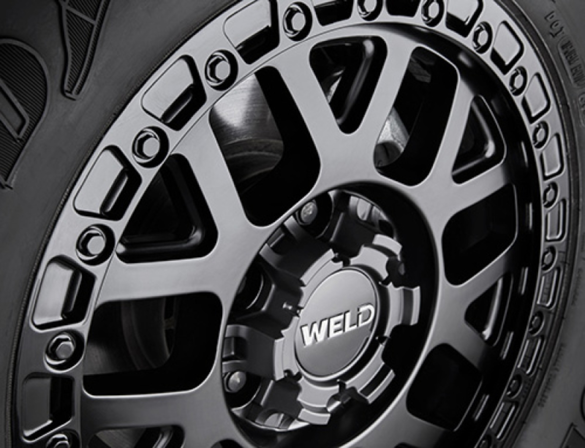 Picture of Ford Racing 21-25 Bronco (Excl Bronco Raptor) 17x8.5in Weld Cinch W104 Black Wheel