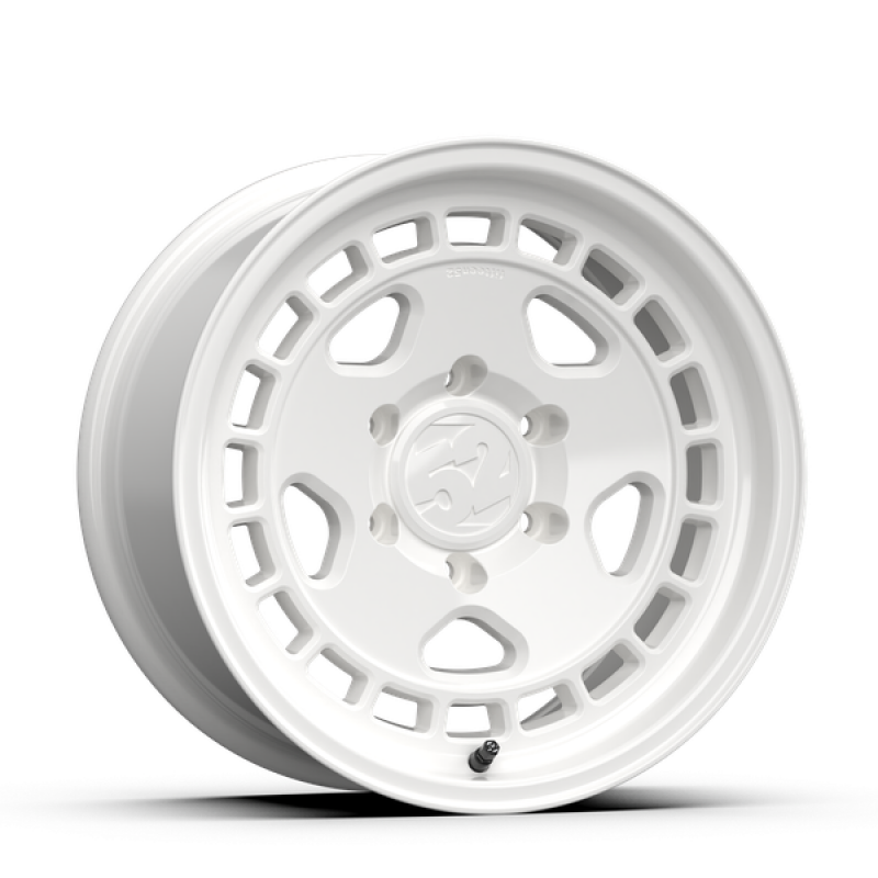 Picture of fifteen52 Turbomac HD Classic 17x8.5 / 6x139.7 BP / 0ET / 106.2 CB / 4.75in BS / Classic White Wheel