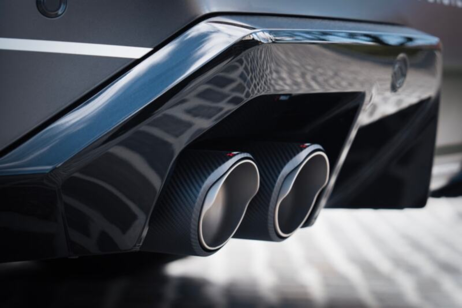 Picture of Akrapovic 2024+ BMW M5 (G90,G99) Round Carbon Fiber Tail Pipe Set