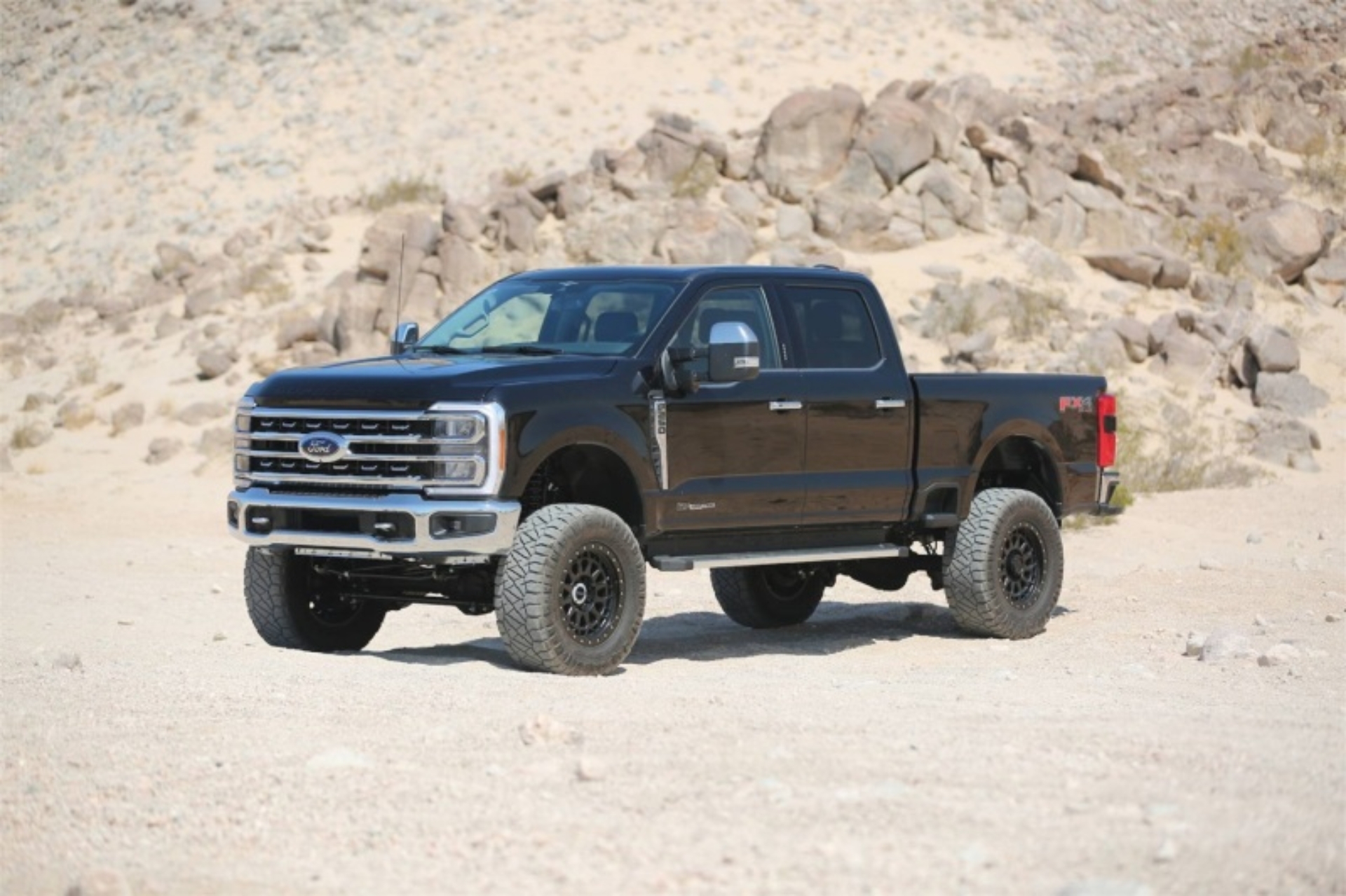 Picture of Fabtech 2023+ Ford F250/F350 4WD Super Duty 2.5in/4in/6in FTS-X Adjustable Radius Arm Box Kit