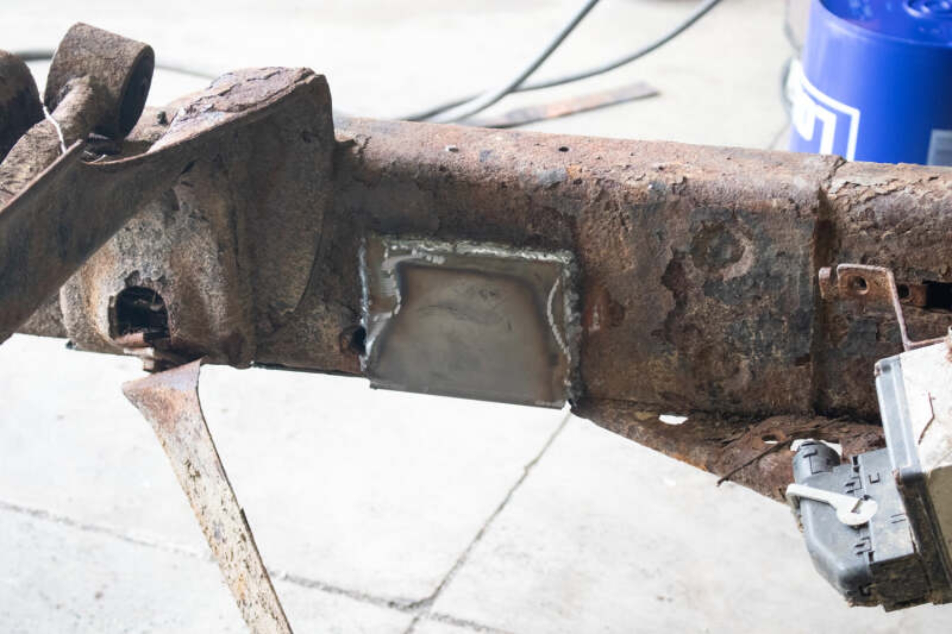 Picture of Rust Buster 02-09 Chevy Trailblazer / GMC Envoy Center Frame Section - Left