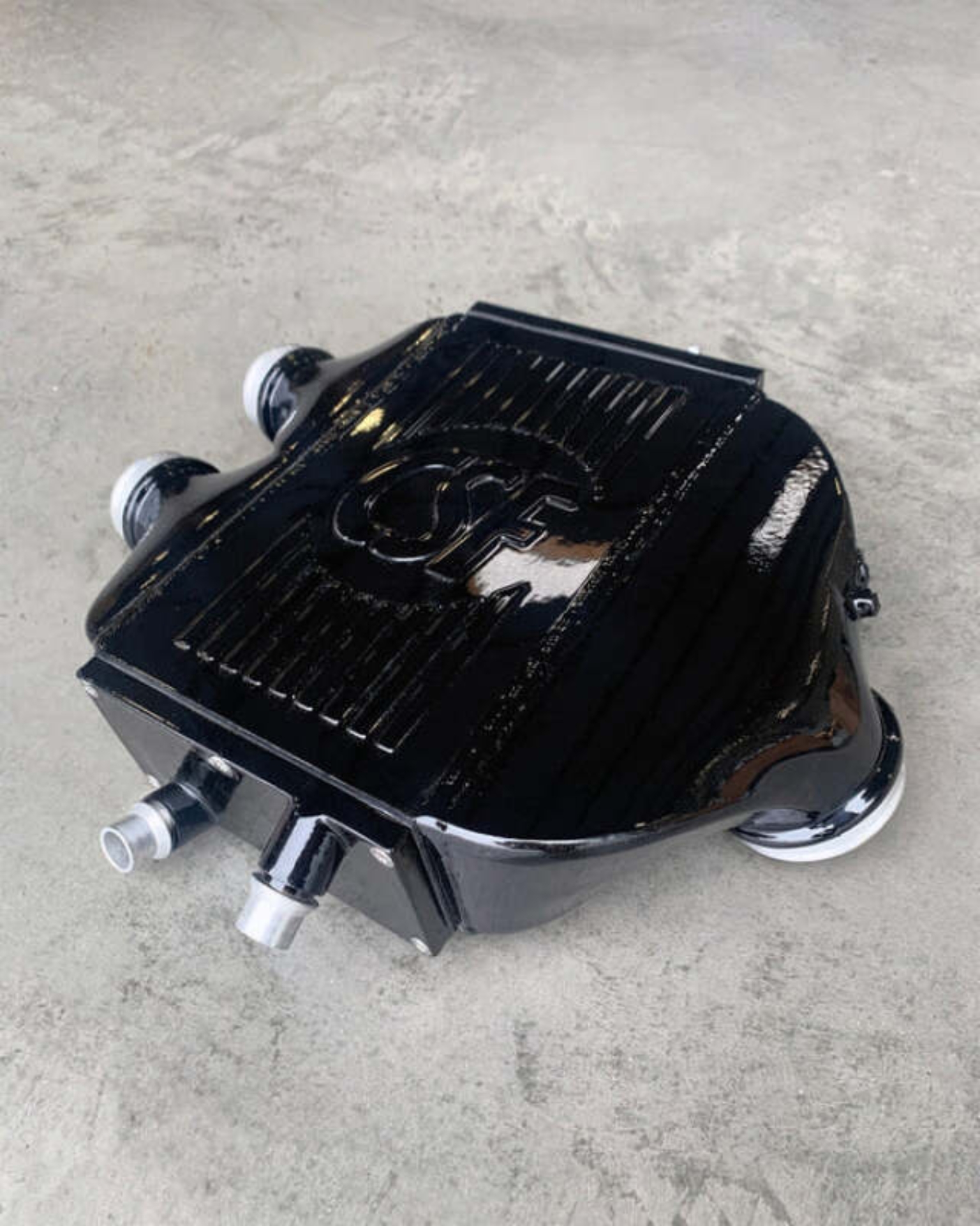 Picture of CSF 2014+ BMW M3/M4 (F8X) Top Mount Charge-Air-Cooler - Gloss Black