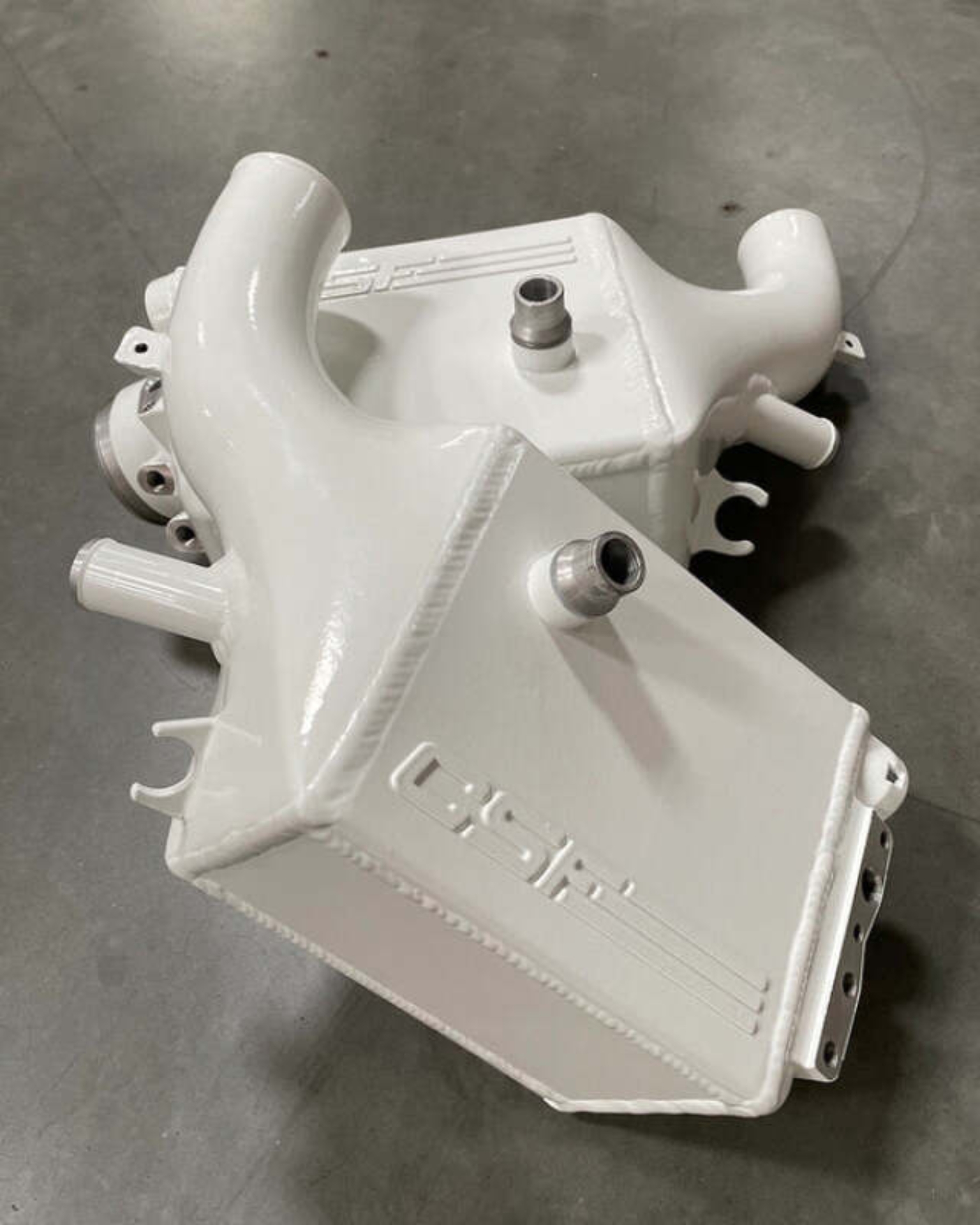 Picture of CSF 2025+ BMW G90 M5 / G99 M5 Touring Charge Air Cooler - Alpine White