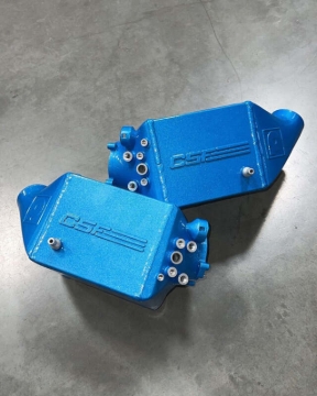 Picture of CSF 12-16 BMW M5 (F10) / 12-18 BMW M6 (F06/F12/F13) Twin Charge-Air-Cooler Set - Caliper Blue Candy