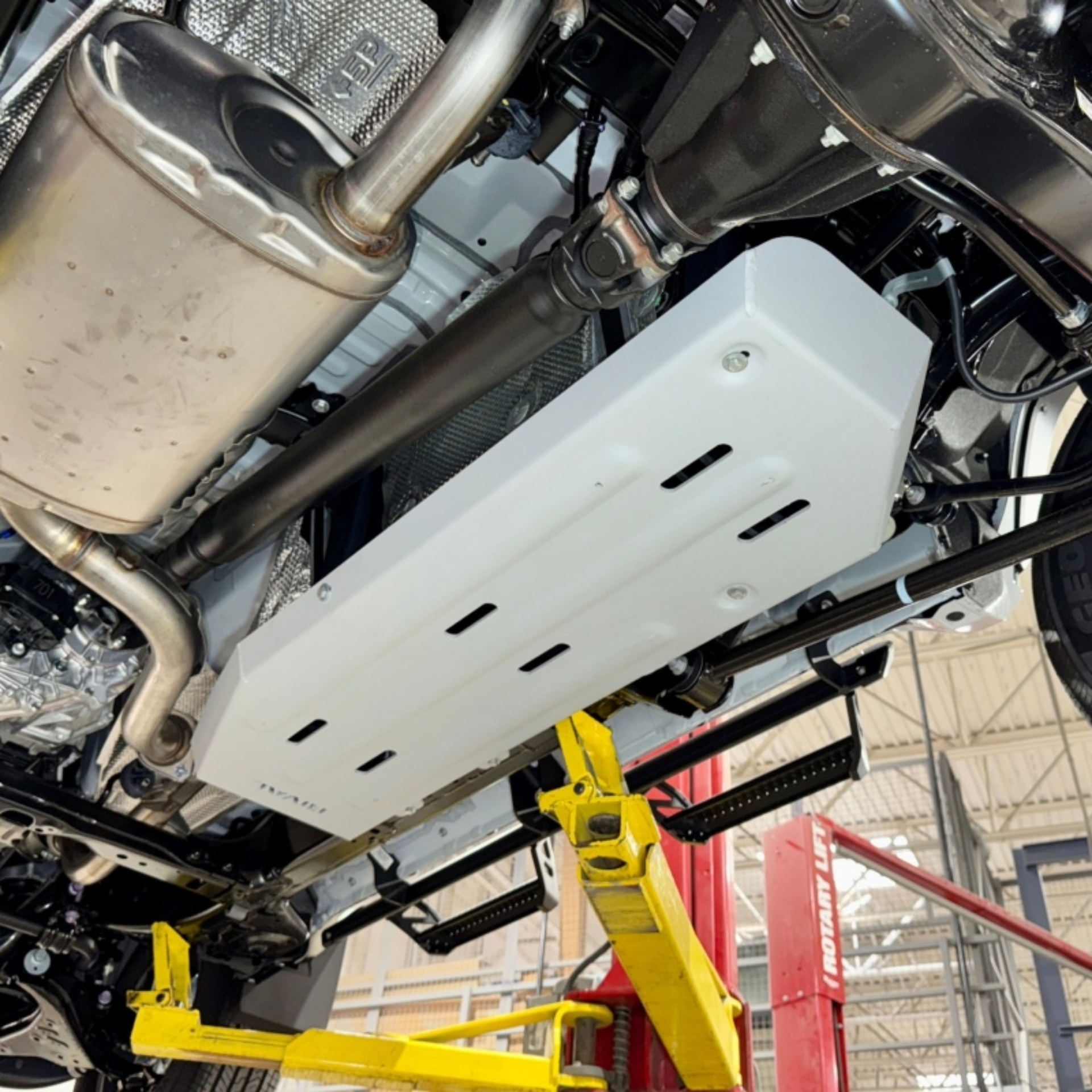 Picture of Rival 4x4 RLL Skid Plate - 2333.9585.1.6
