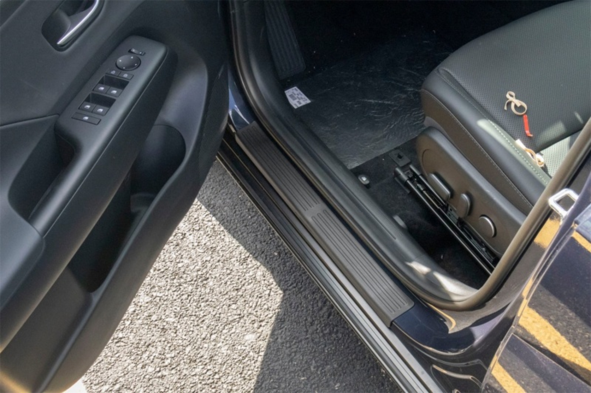Picture of WeatherTech 24-25 Hyundai Kona Door Sill SillProtector - Black
