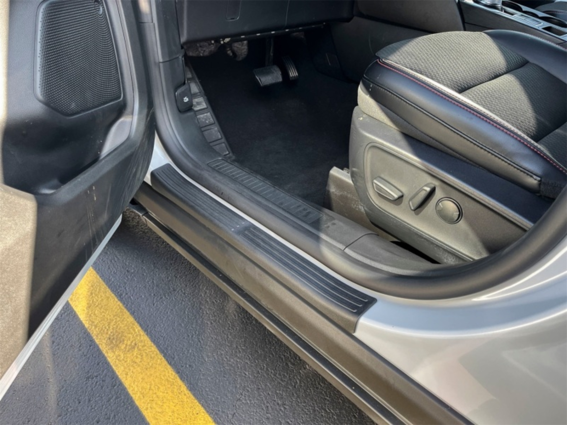 Picture of WeatherTech 20-26 Ford Escape Door Sill SillProtector - Black