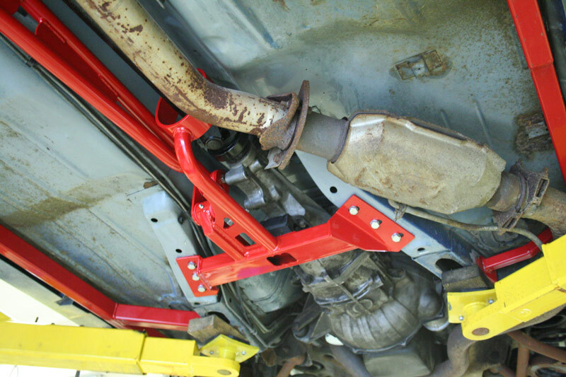 Picture of UMI Performance 82-92 GM F-Body Tunnel Mounted Trq. Arm Fits TH400- w/ Loop - Black